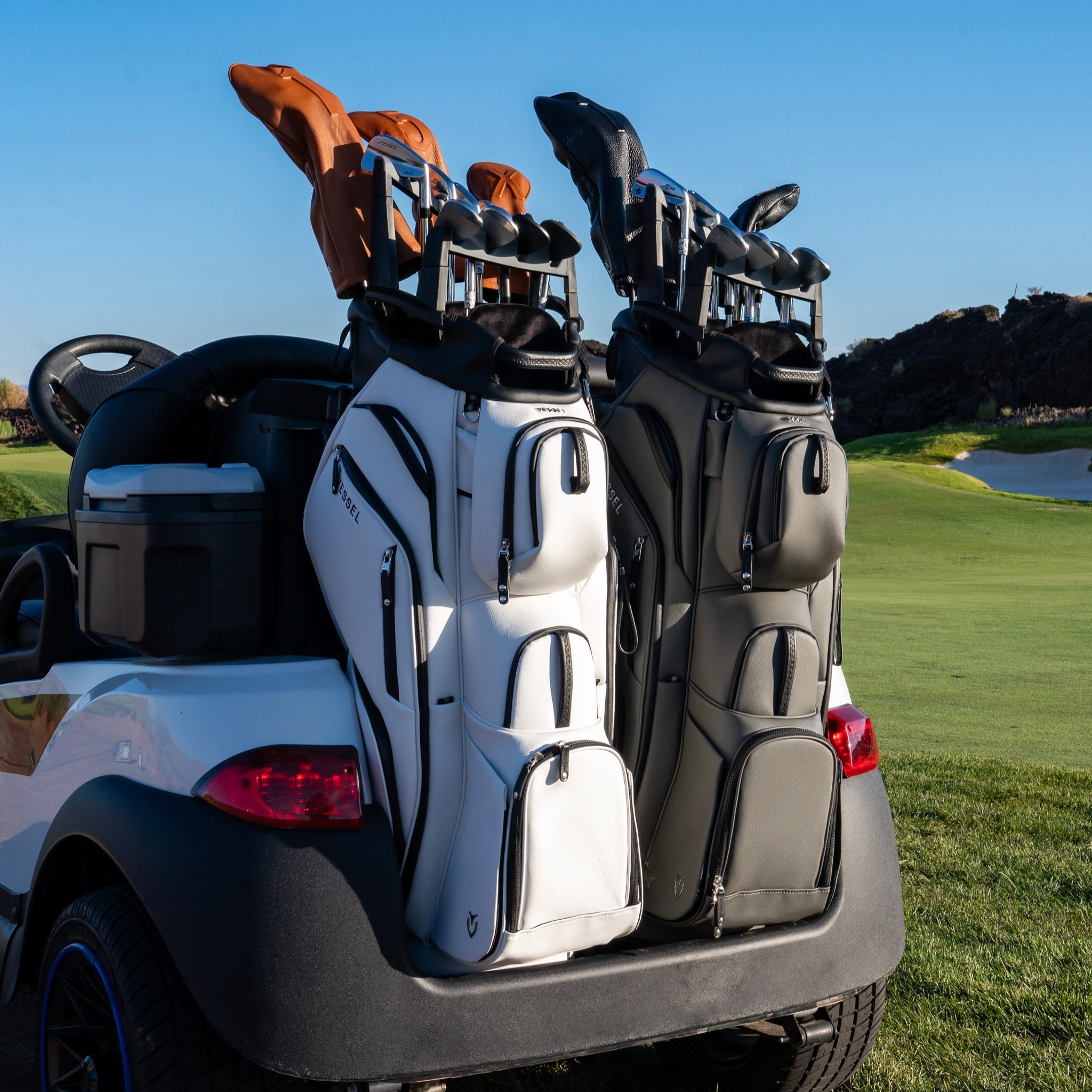 VESSEL Lux Pro Cart II in white – premium golf cart bag