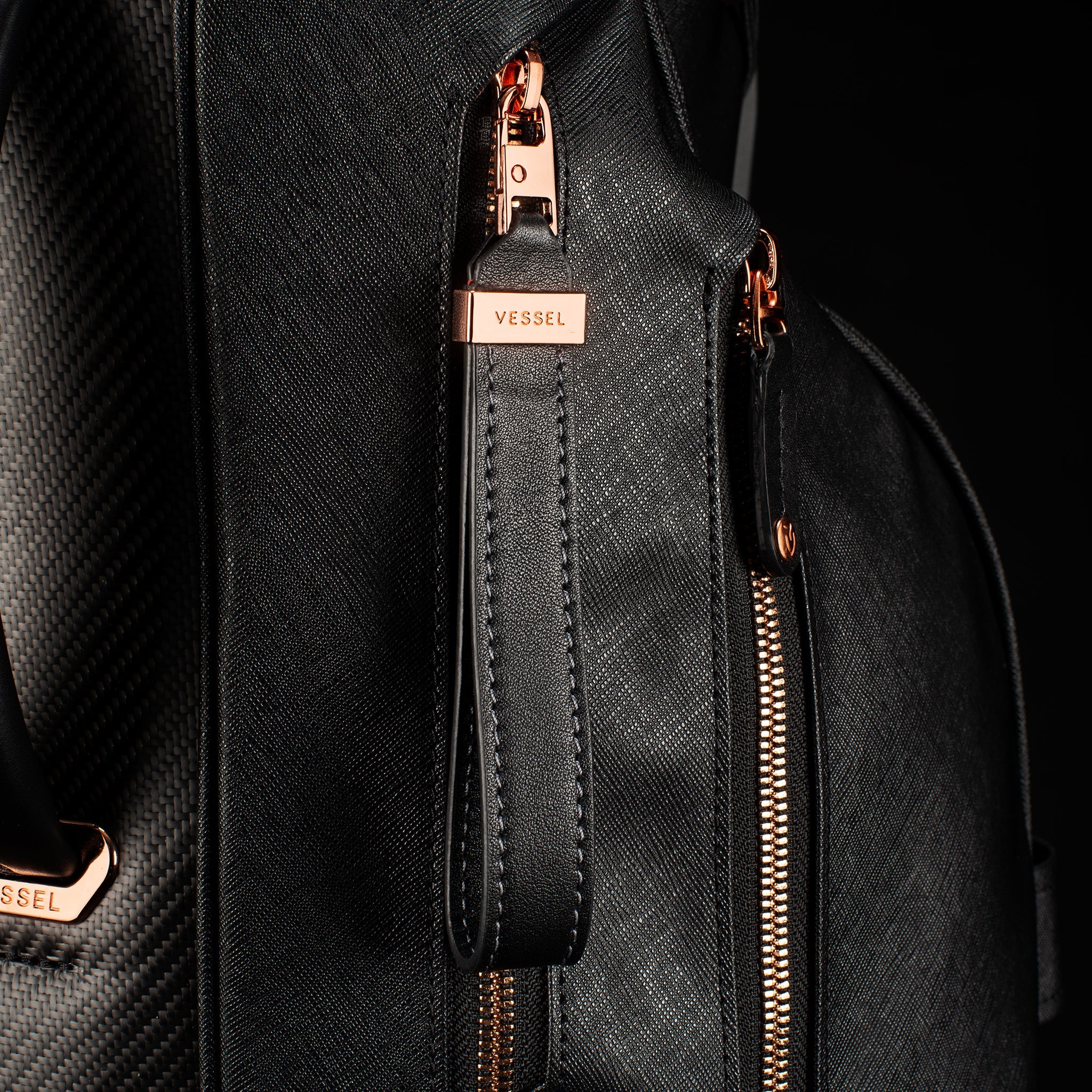 Lux Carbon LE Midnight Rose Stand | VESSEL Thailand
